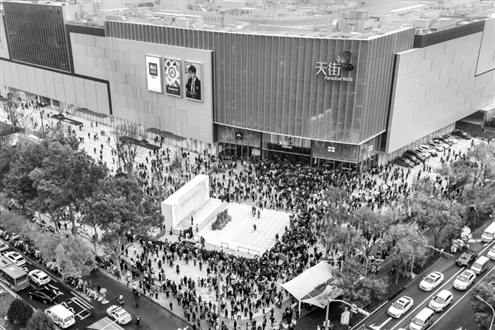 项目紧邻京沪高铁济南西站,周边4条地铁环绕